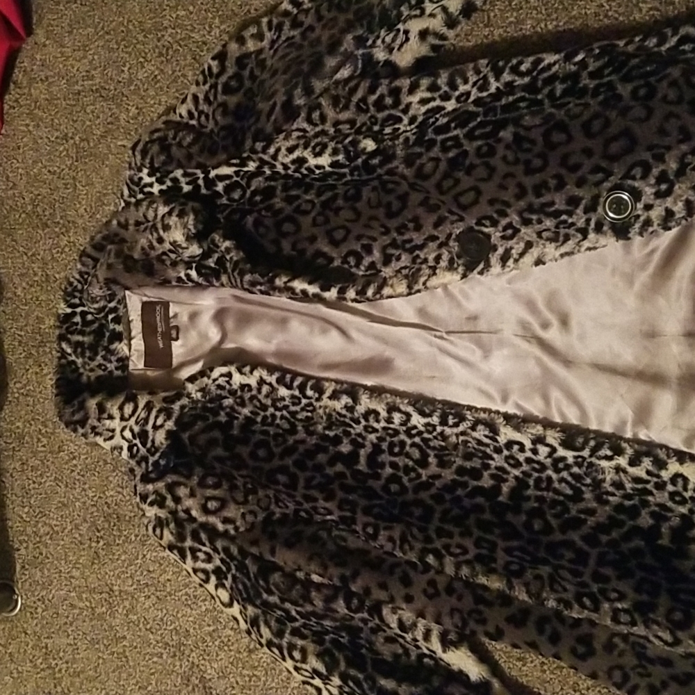 Women's Leppard Style Fur Coat 100% Polyester and 100% Faux Fur. Size:Large